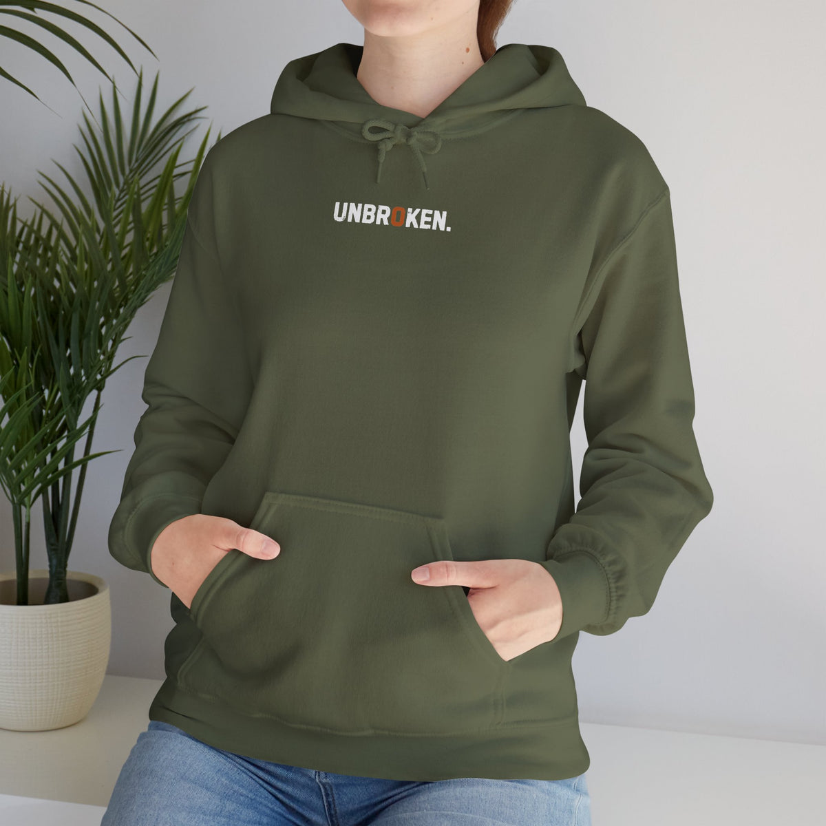 UNBROKEN LOGO CENTER HOODIE